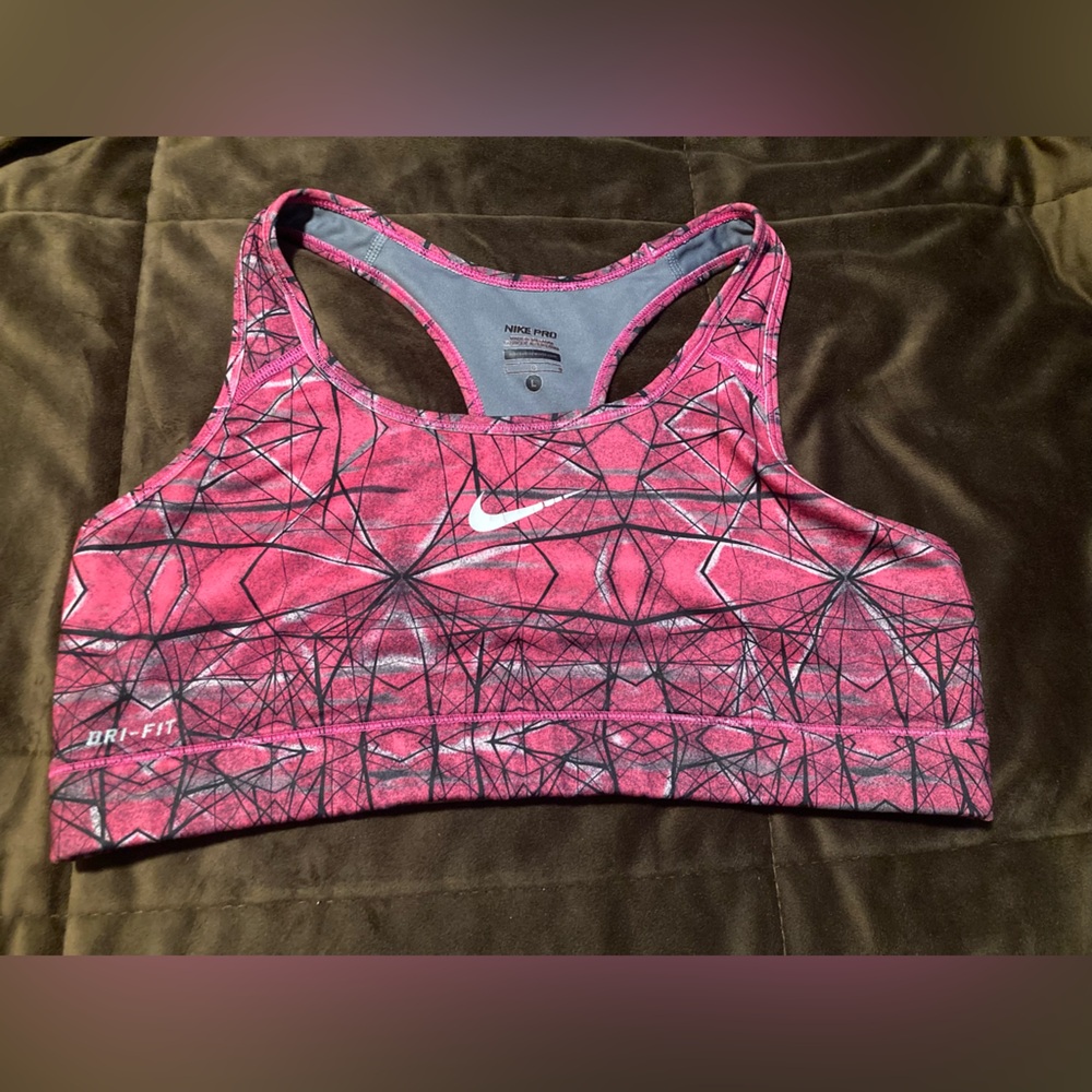 Nike Women's  Pink Sports Bra, size large, cute and comfy
